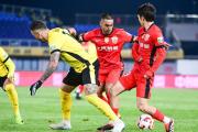 -关于上海上港客场逆转，力压恒大领跑积分榜的信息