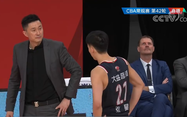 关键时刻发力，球队终结连败
