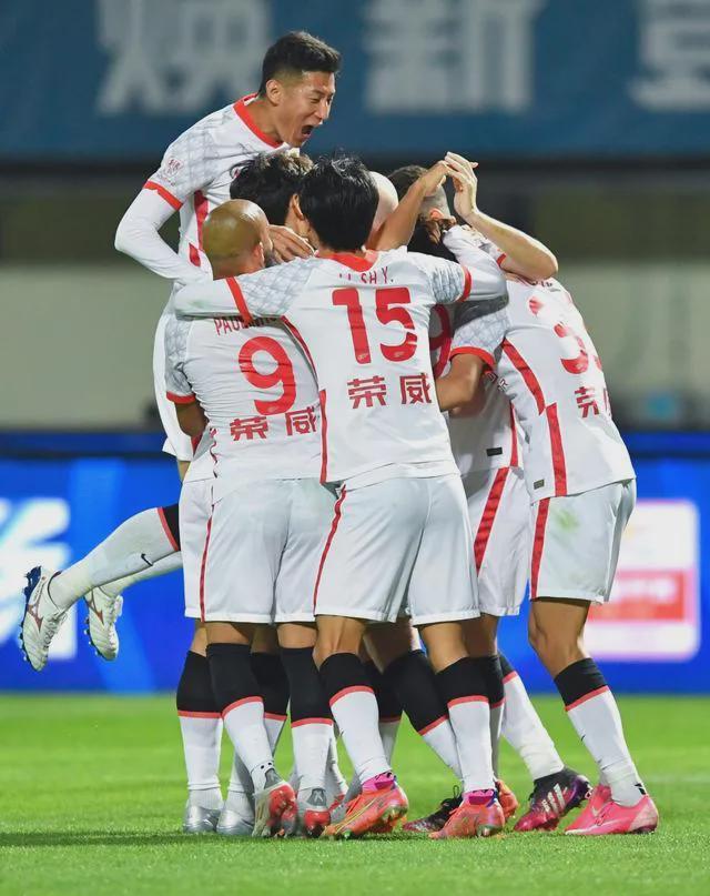 惊险秀!领头羊一球小胜,延续不败走势 惊险秀!领头羊一球小胜,延续不败走势