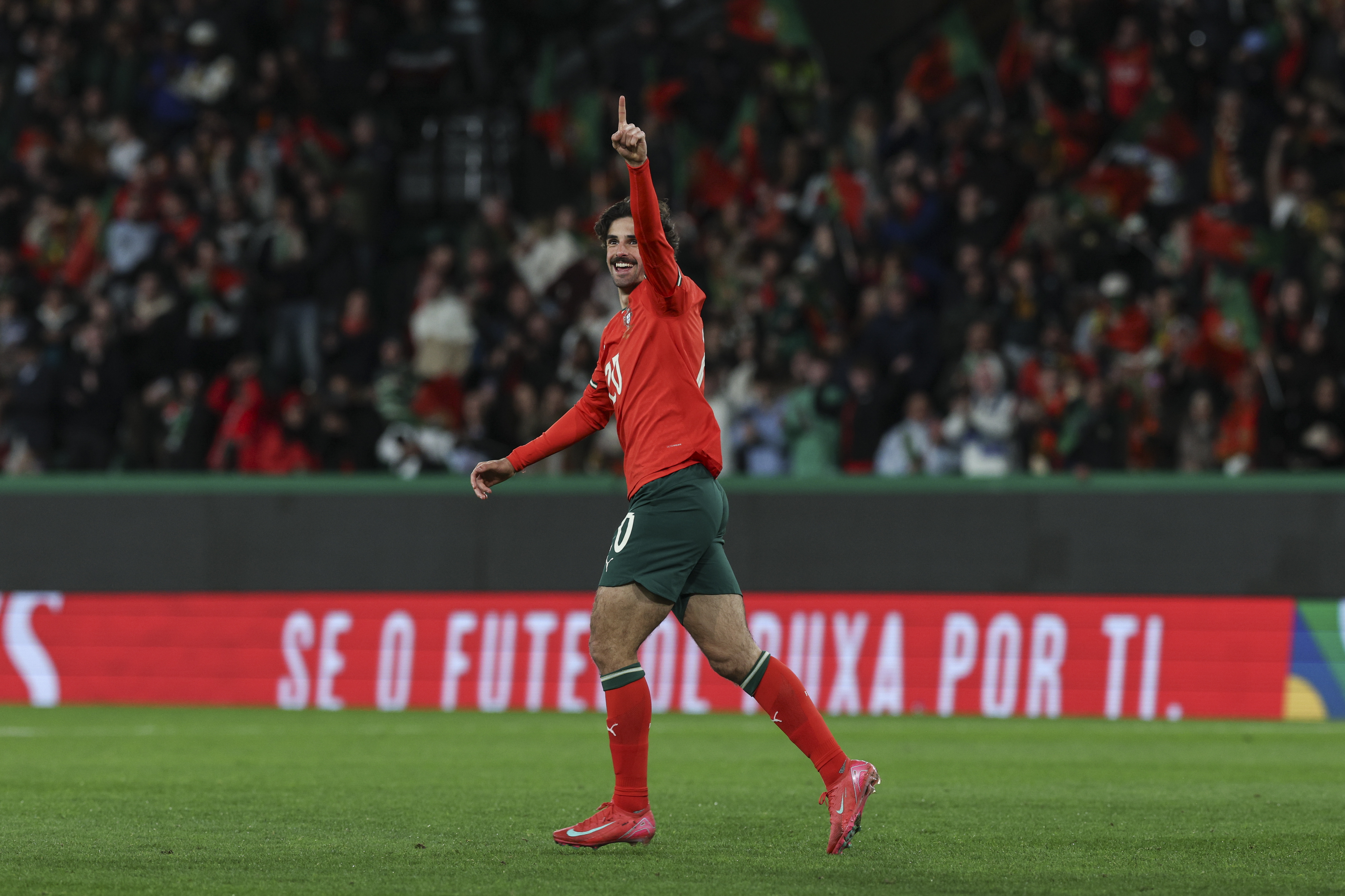 葡萄牙队主场击败对手,晋级下一轮预选赛 葡萄牙队主场击败对手,晋级下一轮预选赛