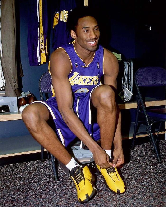 篮球明星表现抢眼,引发球迷热议 篮球明星表现抢眼,引发球迷热议