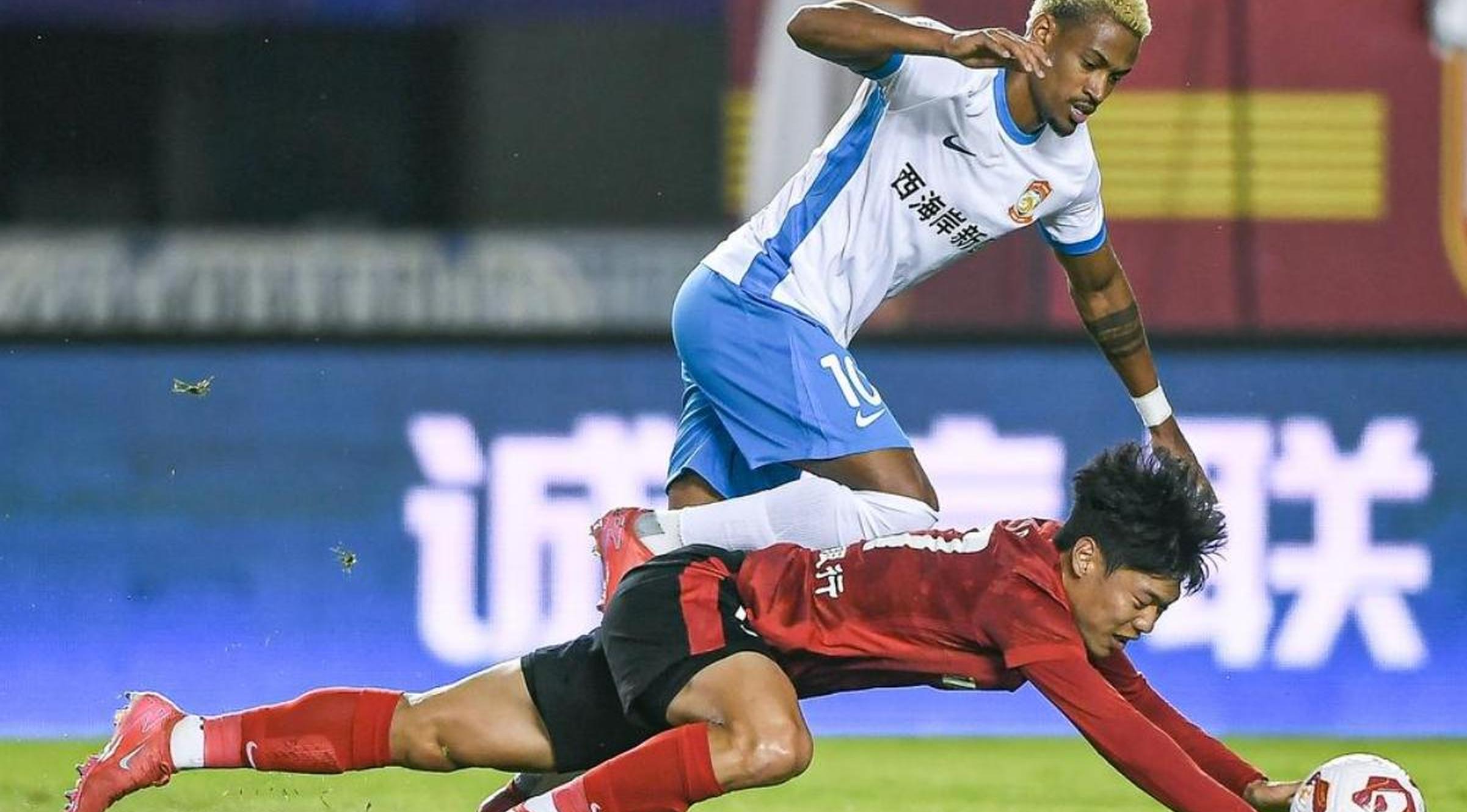 长春亚泰队在主场击溃对手连续胜利 长春亚泰队在主场击溃对手连续胜利