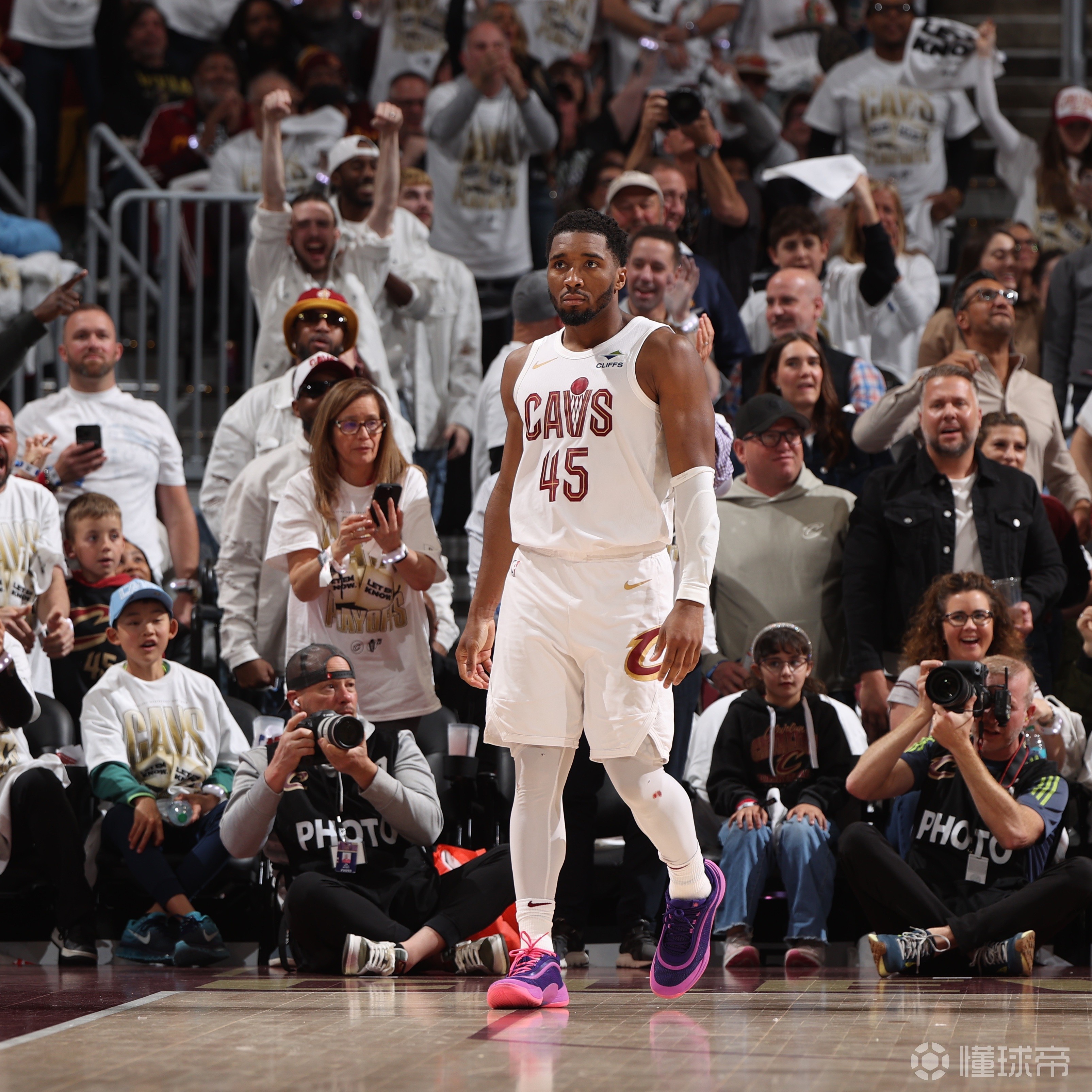 米切尔30分,爵士连胜停车战胜爵士 米切尔30分,爵士连胜停车战胜爵士