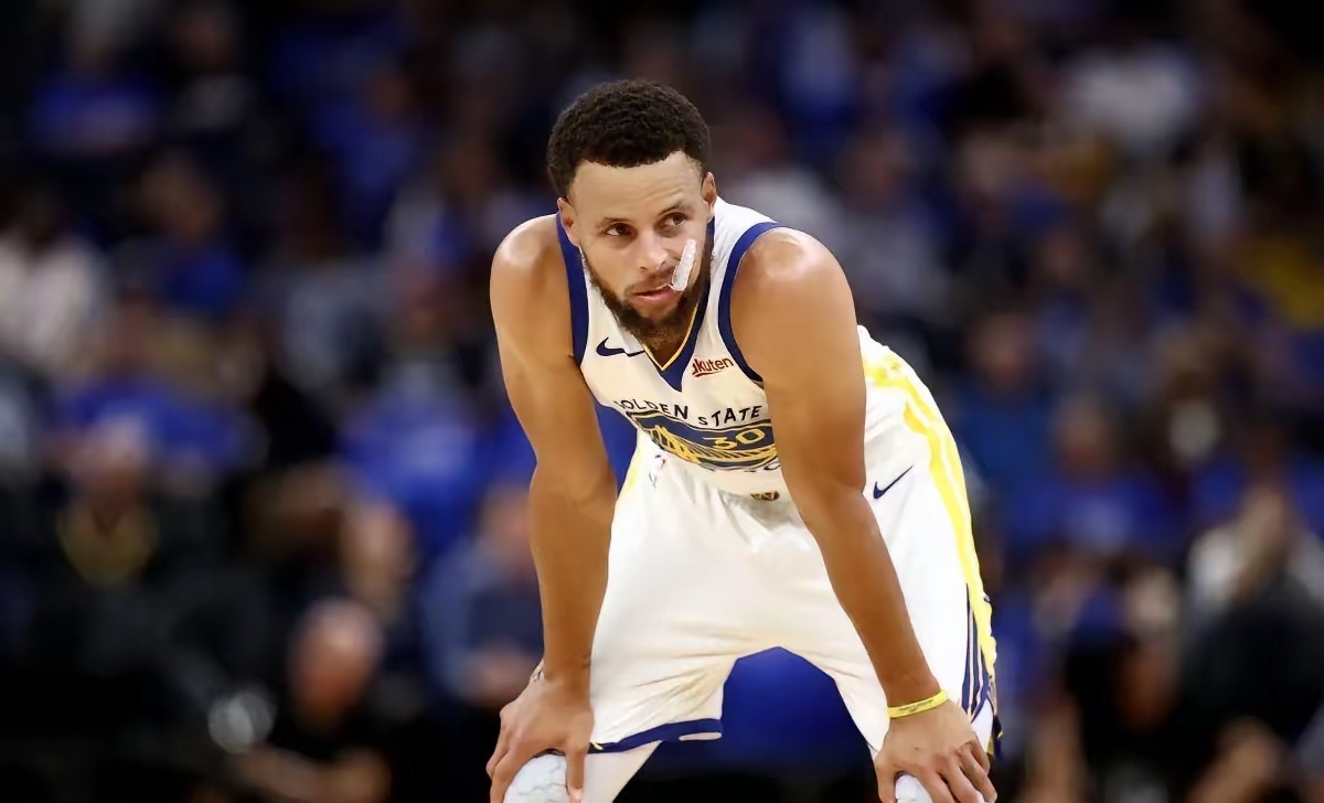 勇士负于凯尔特人,库里犹如孤军奋战 勇士负于凯尔特人,库里犹如孤军奋战