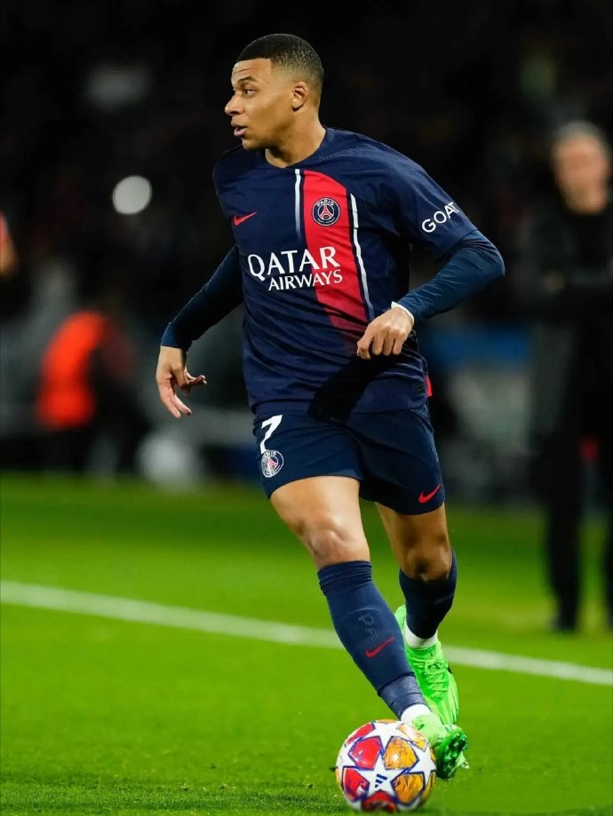 法甲巴黎圣日耳曼4-2战胜里昂,登顶积分榜 法甲巴黎圣日耳曼4-2战胜里昂,登顶积分榜