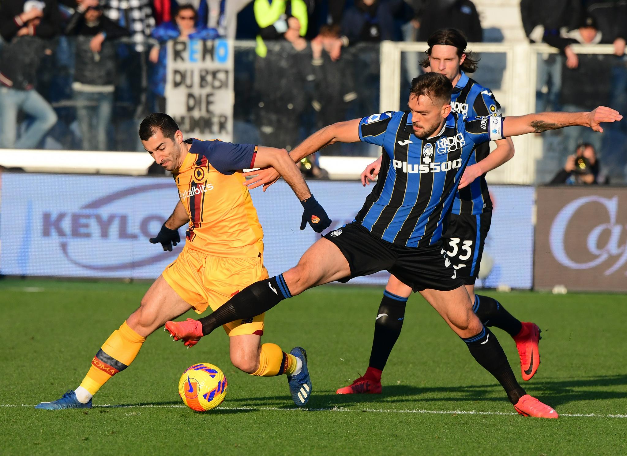 罗马获胜巴勒莱斯,夺取意甲榜首位置 罗马获胜巴勒莱斯,夺取意甲榜首位置