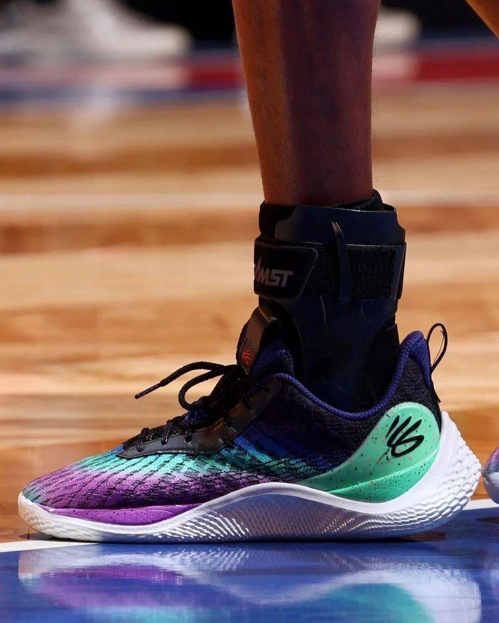 黄蜂碾压雷霆，乔治·希尔关键制胜的简单介绍