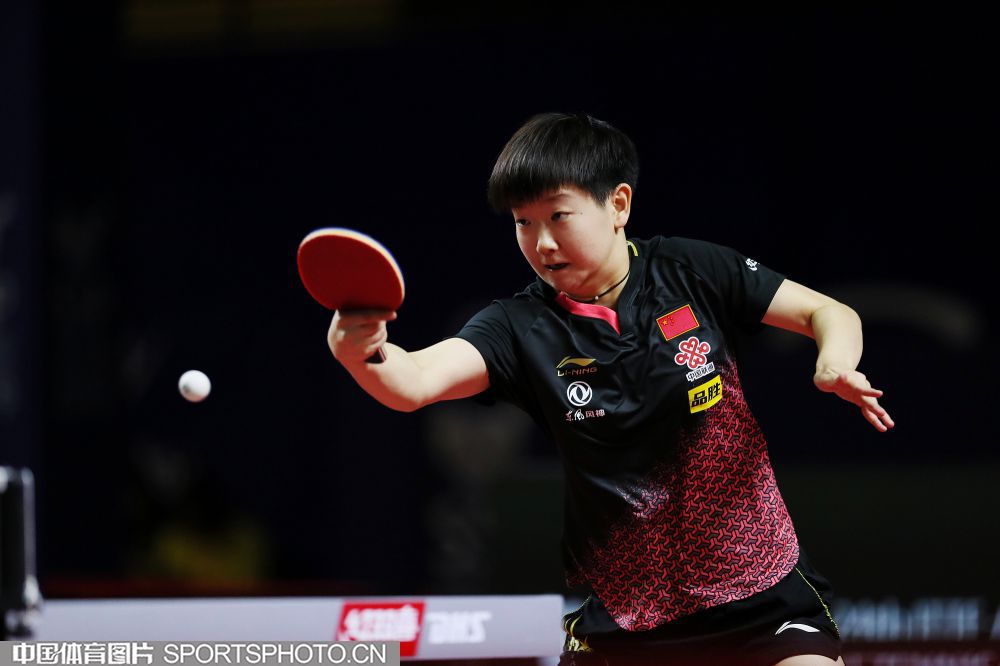 中国队轻取英格兰队，波尔点燃赛场